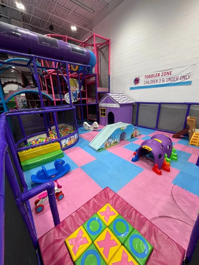Play tunnel leading to the ball pit at Fun Factory