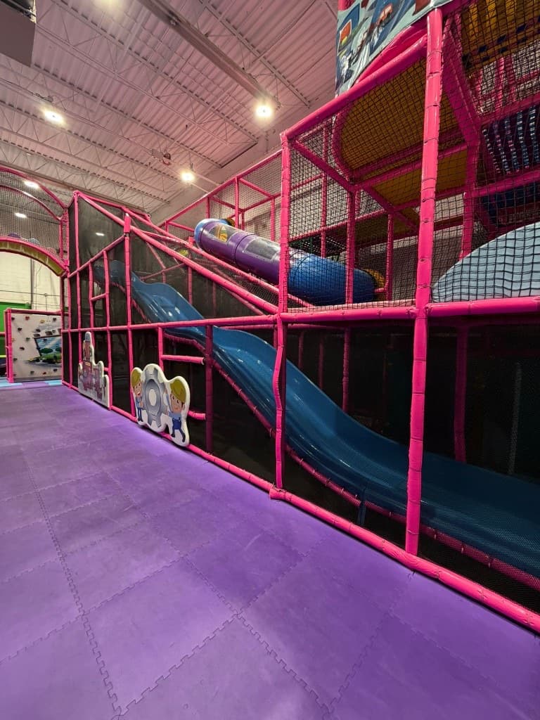 Elevated play tunnel walkway inside Fun Factory Play Café